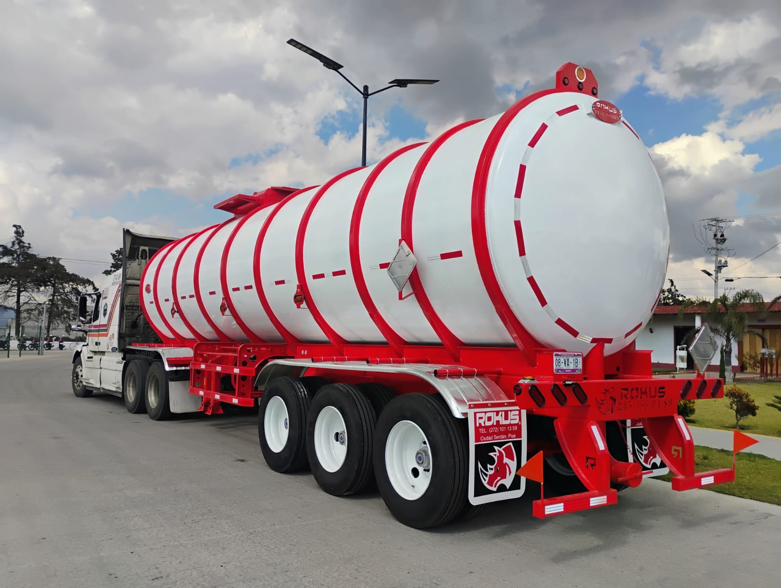 Autotanque ROKUS en carretera